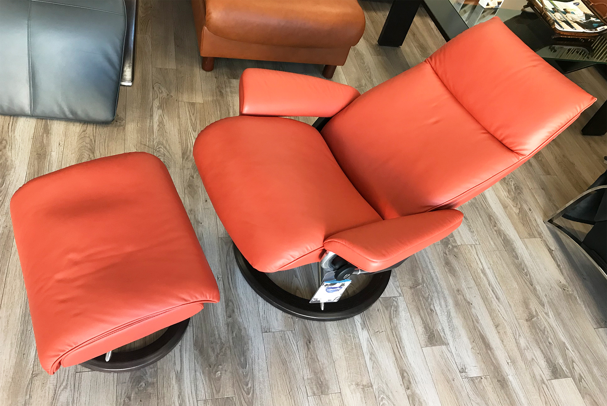 Signature Base Paloma Aura - Chairs Leather Leather Base Recliner Henna Henna Chair and by Signature Ekornes Stressless Ottoman Stressless Aura Recliners Paloma