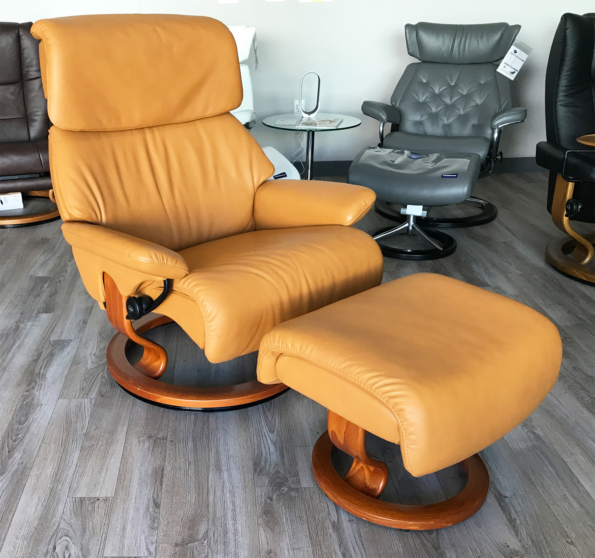 ekornes stressless leather recliner with ottoman